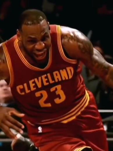 老詹這恐怖的大體格，完美詮釋什么叫“人型坦克”！