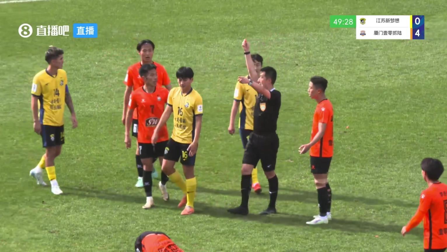 比姆巴佩抬的還高，中冠球員亮鞋釘兇狠蹬踏被裁判直紅驅(qū)逐