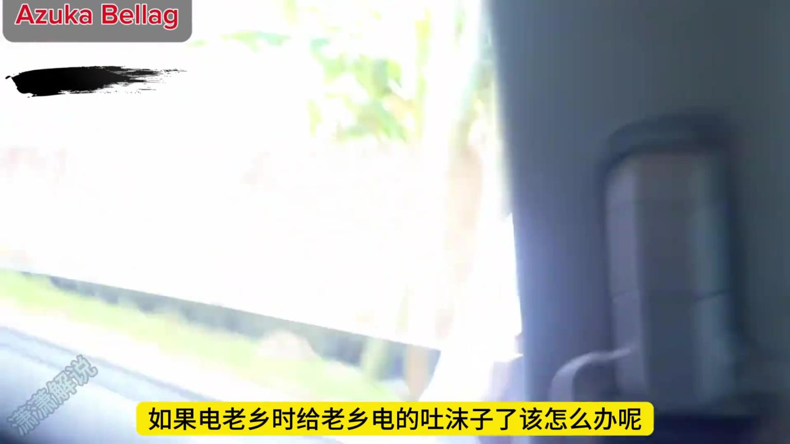 淳樸的阿森納老鄉(xiāng)盯著搶手機，沒料到被黑妹一個電擊棒